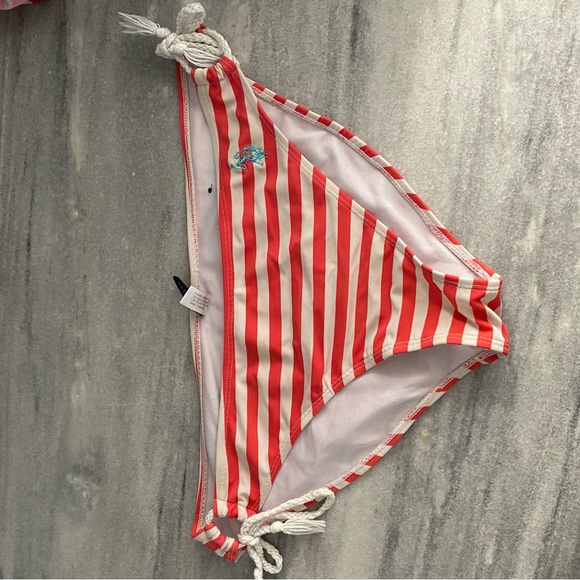 Bathing suits - Picture 3 of 4